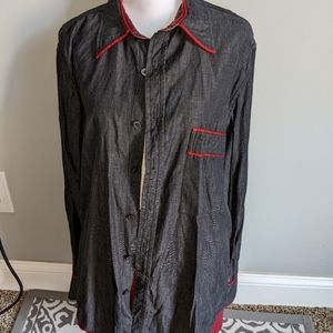 Invest in the original Voyage button down shirt M
